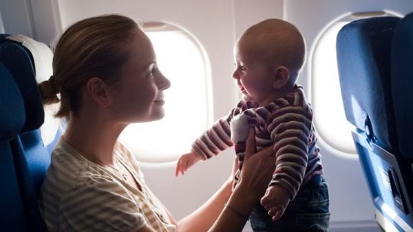 Điều cần biết về em bé dưới 2 tuổi đi máy bay