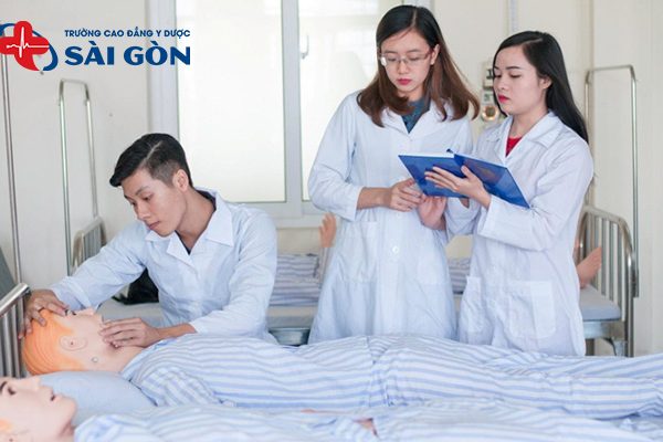 Ngành Điều dưỡng thi khối A00 được không? Những trường nào đào tạo?