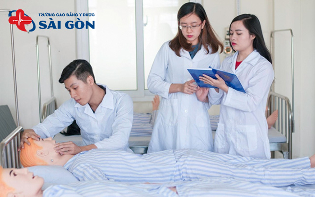 Ngành Điều dưỡng thi khối A00 được không? Những trường nào đào tạo?