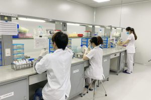 Cơ hội việc làm rộng mở cho cử nhân ngành Hóa dược tại các nhà máy và trung tâm kiểm nghiệm