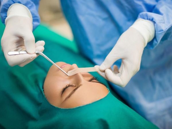 Ngành phẫu thuật thẩm mỹ thi khối nào? Lộ trình học chi tiết