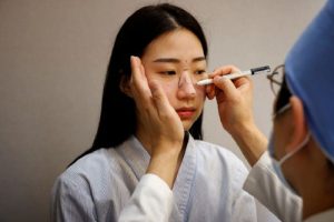 Tìm hiểu ngành phẫu thuật thẩm mỹ thi khối nào để lựa chọn tổ hợp xét tuyển phù hợp